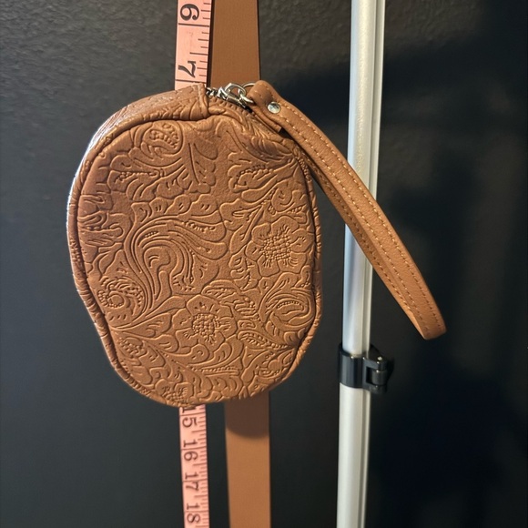 Stone Mountain Leather Embossed Belt Bag Sz Medium Ladies - Picture 2 of 10